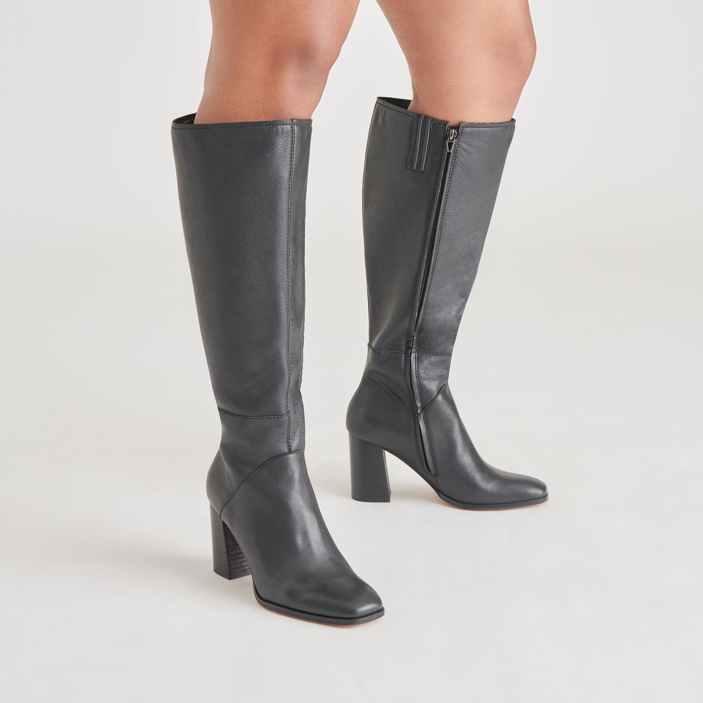 FYNN Wide Calf Boots Onyx Leather - Dolce Vita