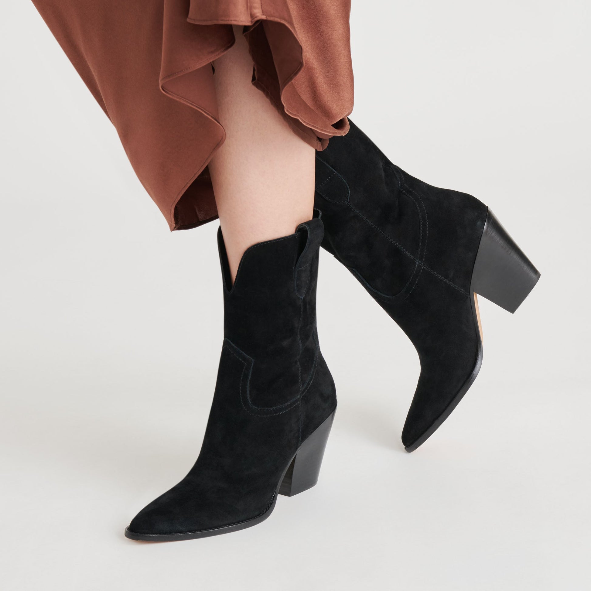 JESSEY BOOTS ONYX SUEDE - Dolce Vita