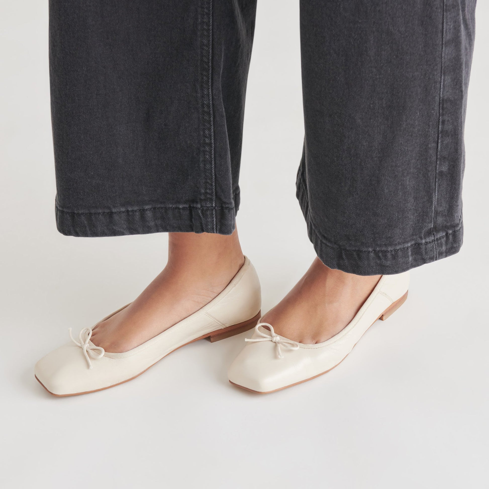 Anisa Ballet Flats CREME CRINKLE PATENT - Dolce Vita
