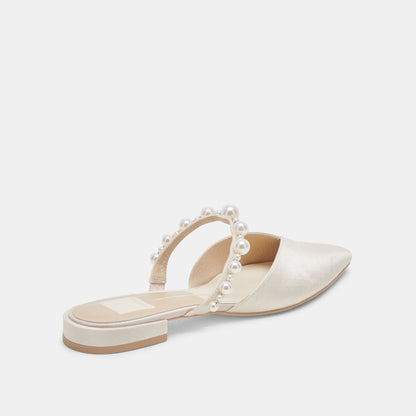 KANIKA PEARL FLATS VANILLA PEARLS - Dolce Vita