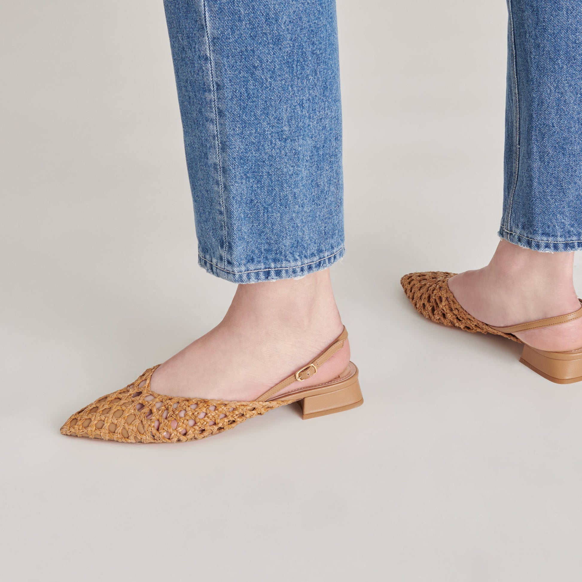 CYNDI FLATS NATURAL WOVEN - Dolce Vita