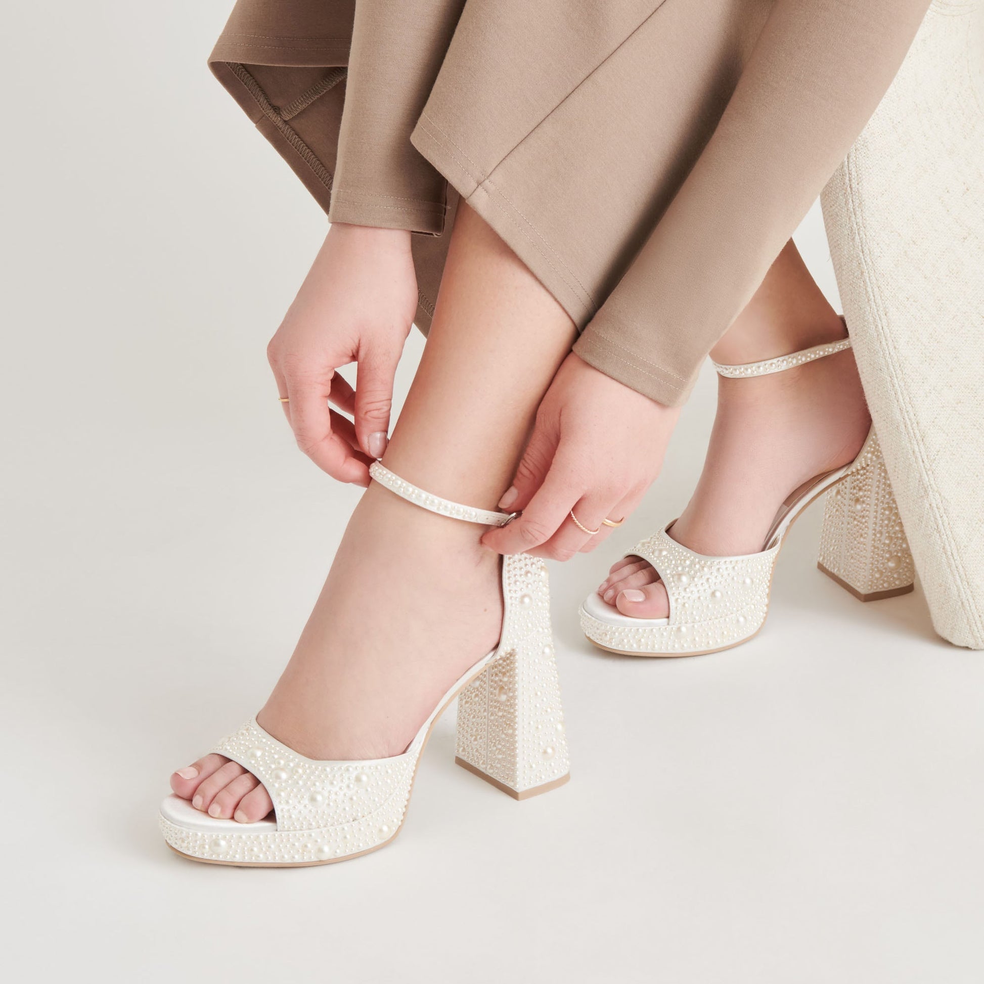 PANDRO PEARL HEELS TRUE WHITE SATIN - Dolce Vita