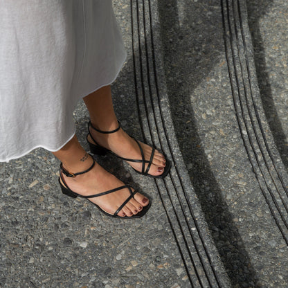 KARLOS SANDALS BLACK LEATHER - Dolce Vita