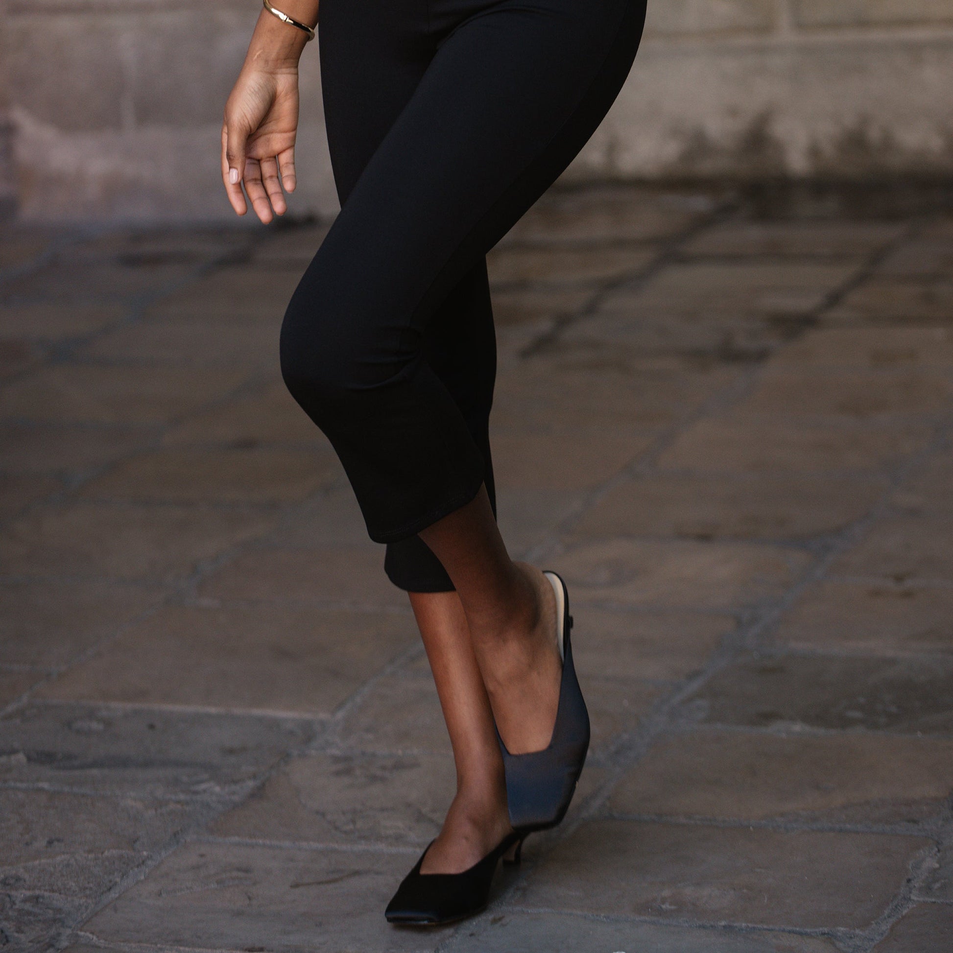 UMARA HEELS ONYX SATIN - Dolce Vita