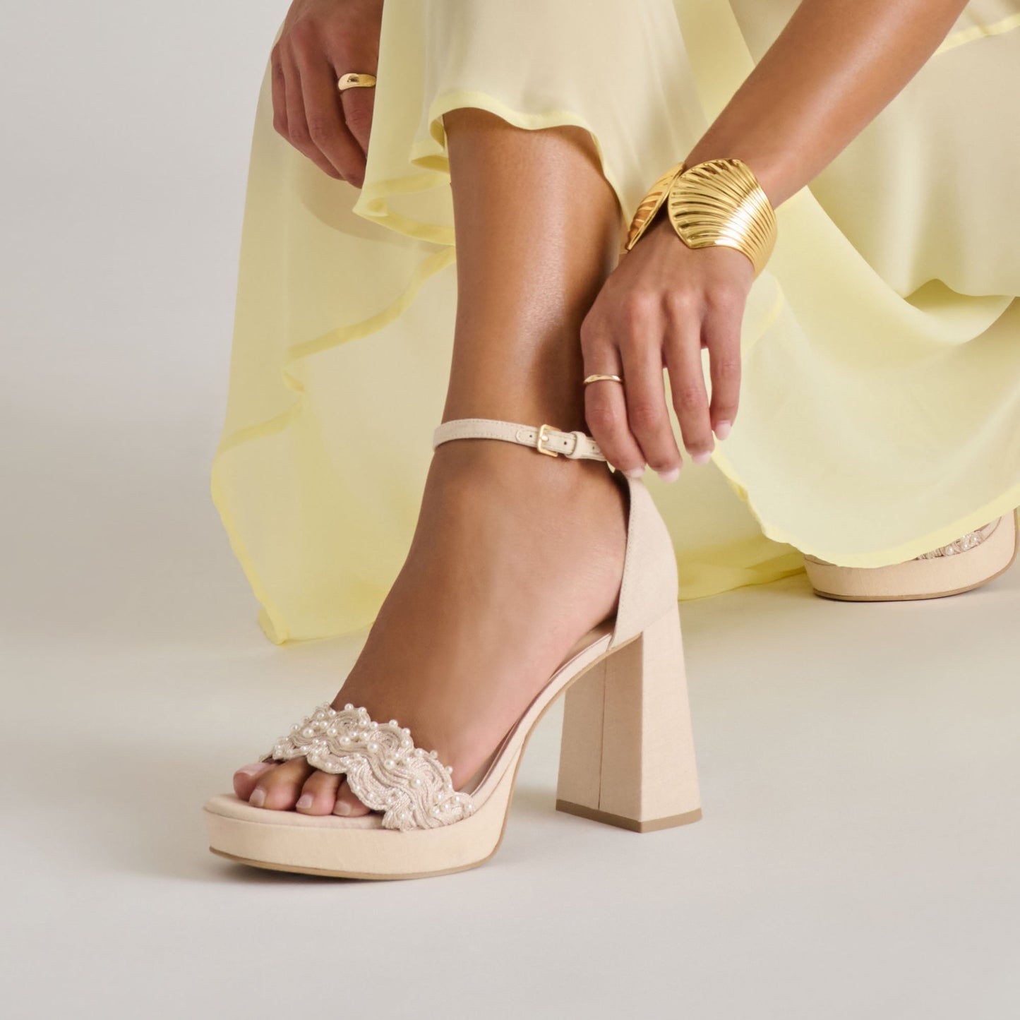 PELTIN PEARL HEELS VANILLA WOVEN RAFFIA - Dolce Vita