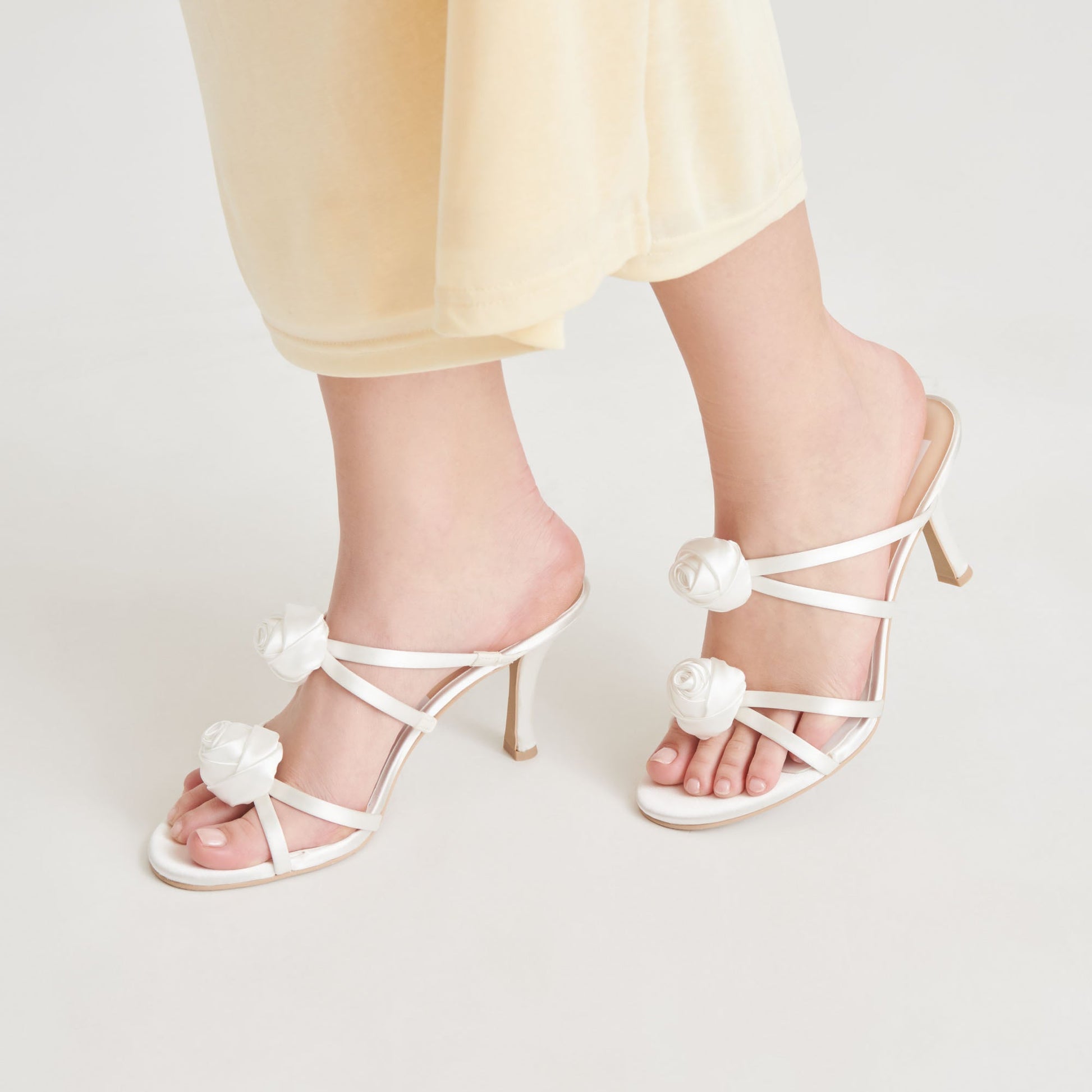 LINZY HEELS TRUE WHITE SATIN - Dolce Vita