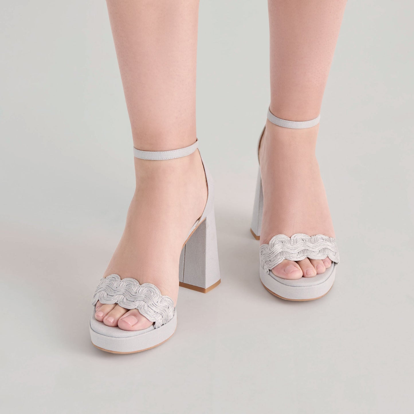 PELTIN HEELS GREY WOVEN RAFFIA - Dolce Vita