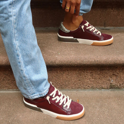 ZINA SNEAKERS BURGUNDY CRINKLE PATENT - Dolce Vita