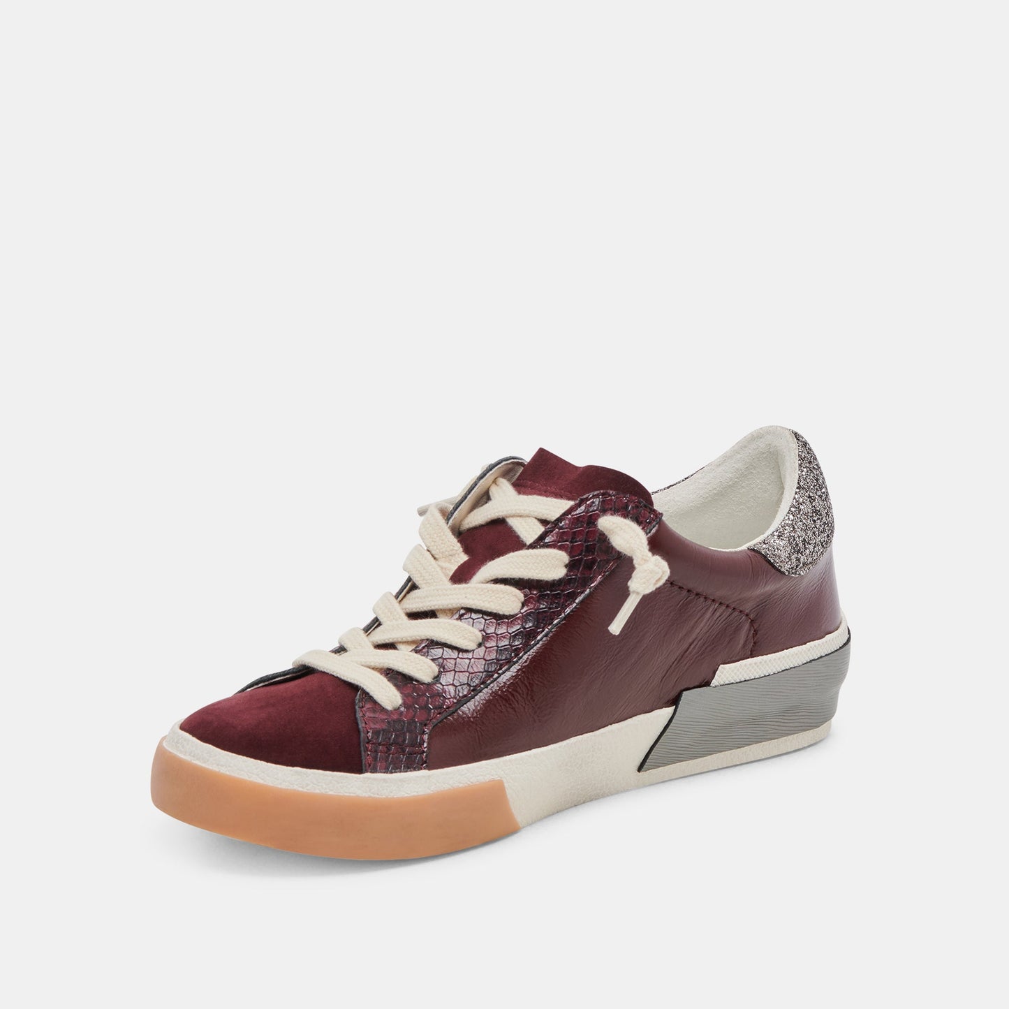 ZINA SNEAKERS BURGUNDY CRINKLE PATENT - Dolce Vita