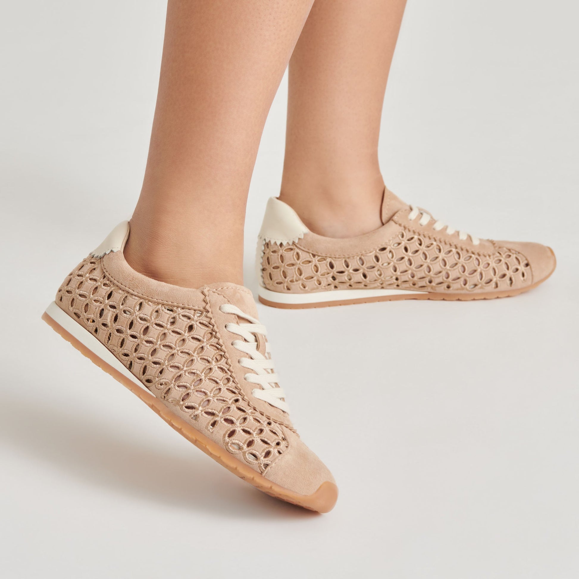 DANIE EYELET PERF SNEAKERS CAMEL SUEDE - Dolce Vita