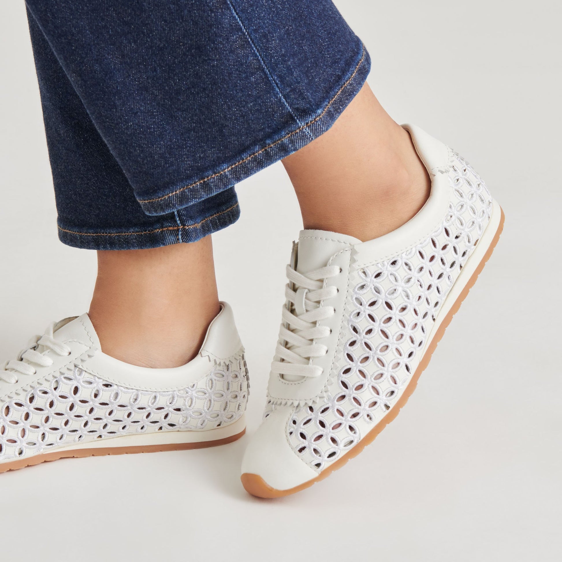 DANIE EYELET PERF SNEAKERS TRUE WHITE LEATHER - Dolce Vita