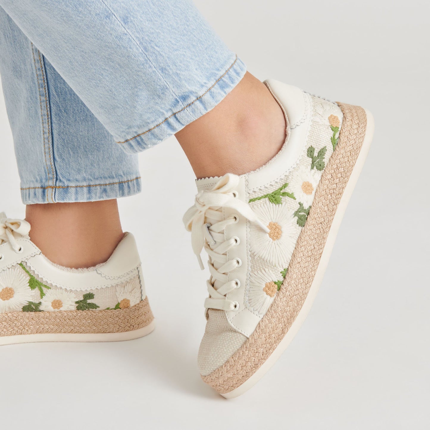 AZALIA SNEAKERS WHITE FLORAL RAFFIA - Dolce Vita
