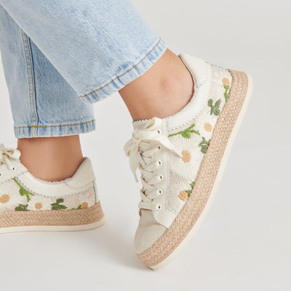 AZALIA SNEAKERS WHITE FLORAL RAFFIA - Dolce Vita