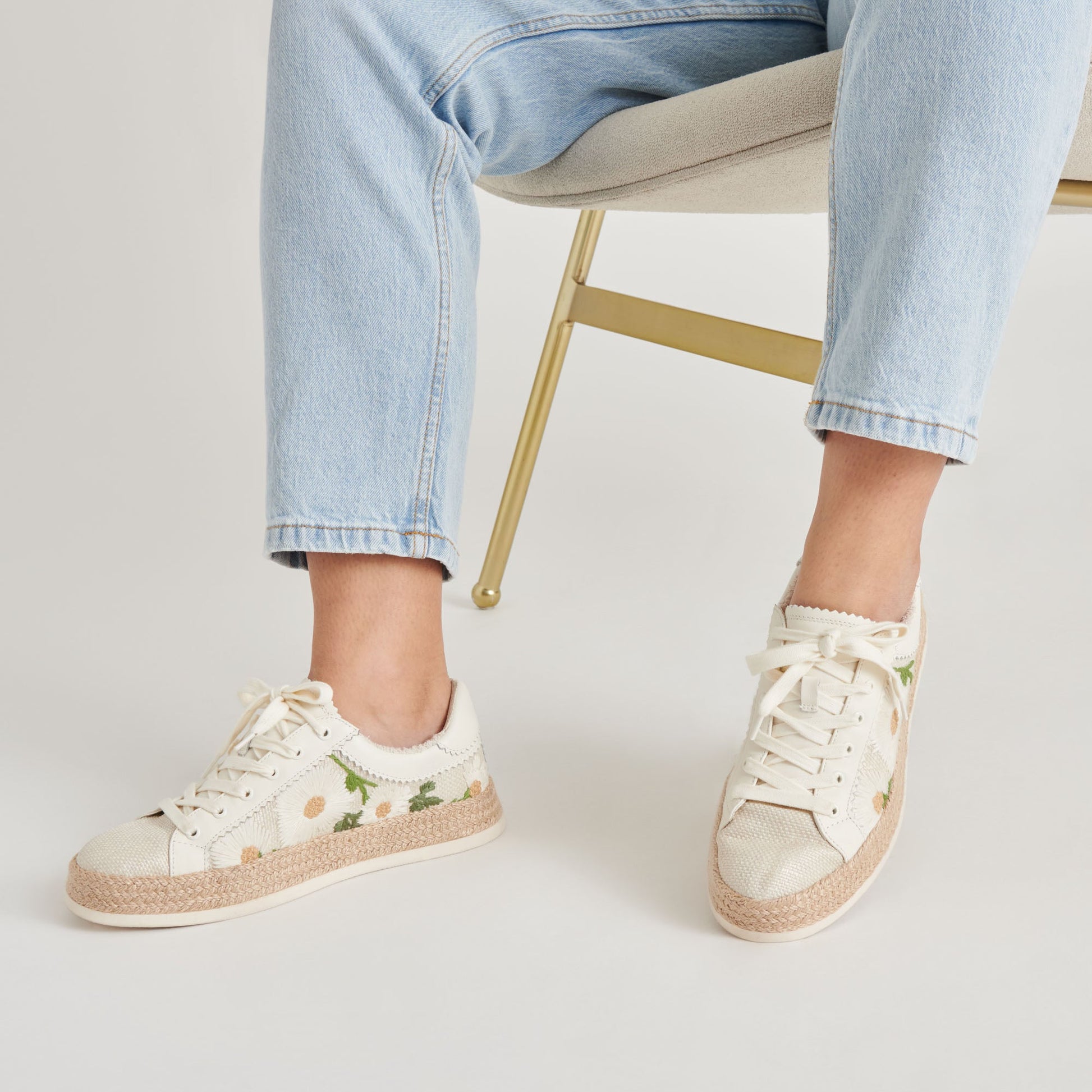 AZALIA SNEAKERS WHITE FLORAL RAFFIA - Dolce Vita