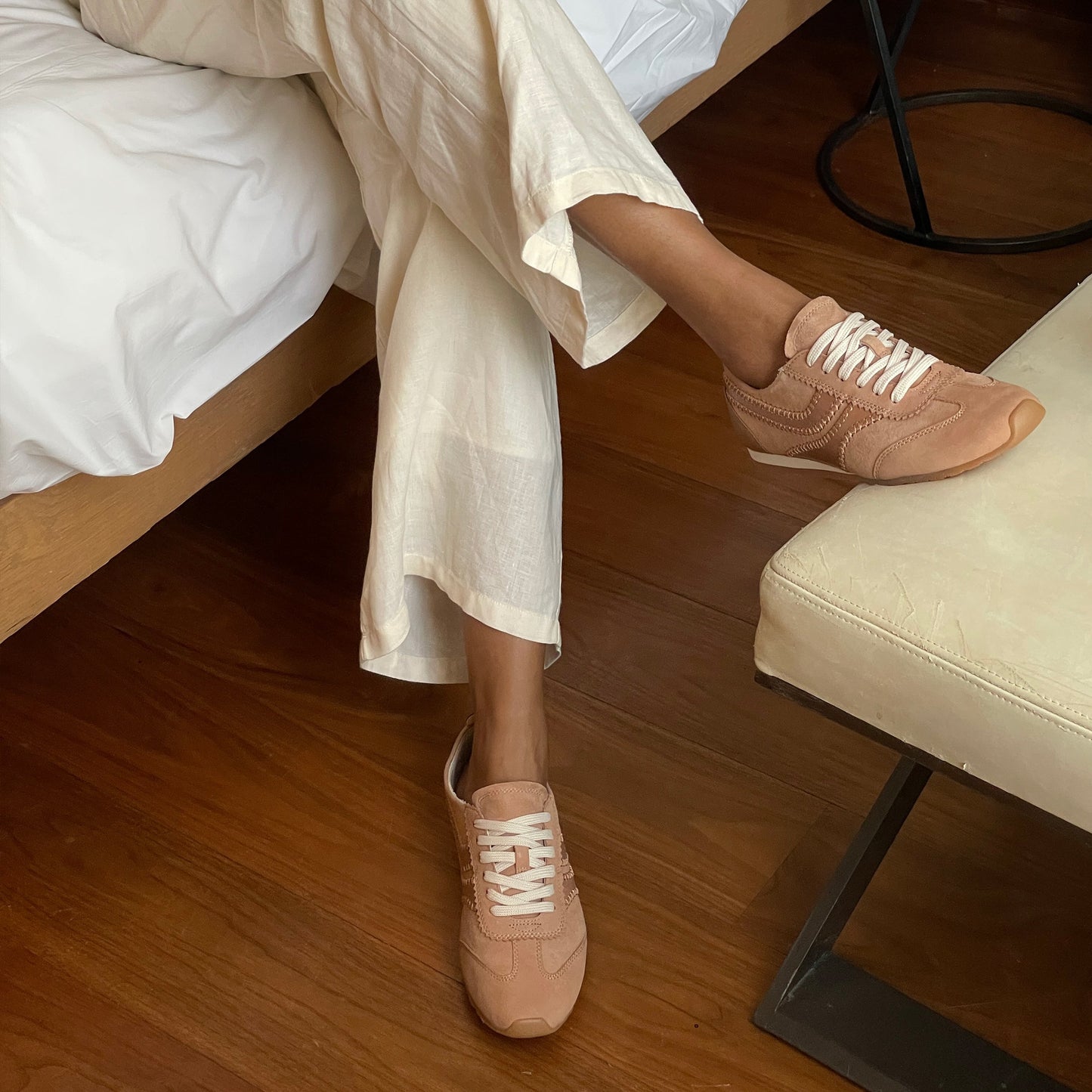 DELANY SNEAKERS TOFFEE NUBUCK - Dolce Vita