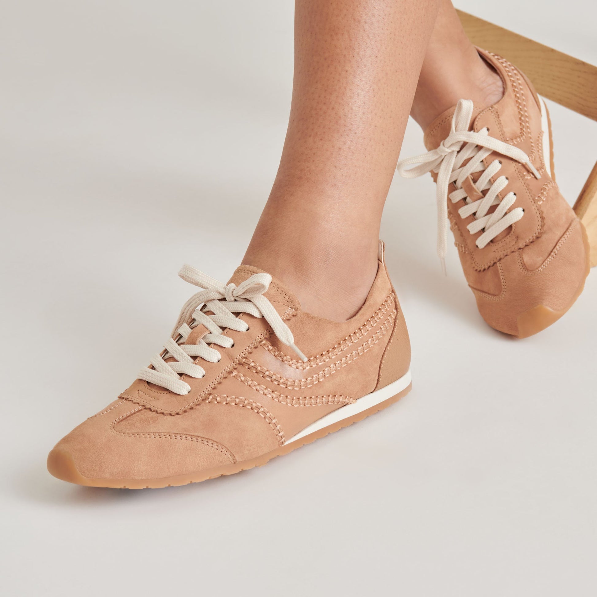 DELANY SNEAKERS TOFFEE NUBUCK - Dolce Vita