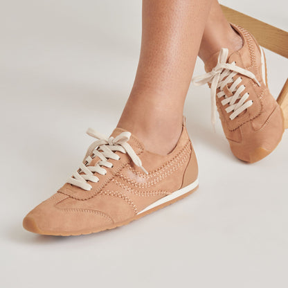 DELANY SNEAKERS TOFFEE NUBUCK - Dolce Vita