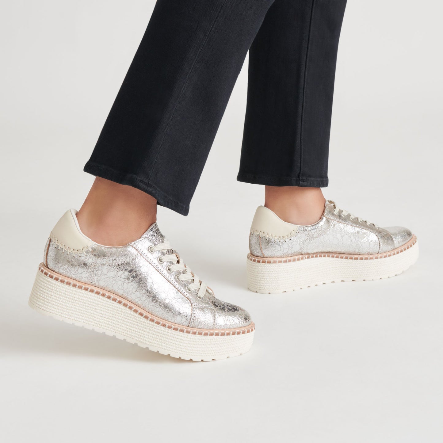 TWAIN SNEAKERS SILVER CRACKLED LEATHER - Dolce Vita