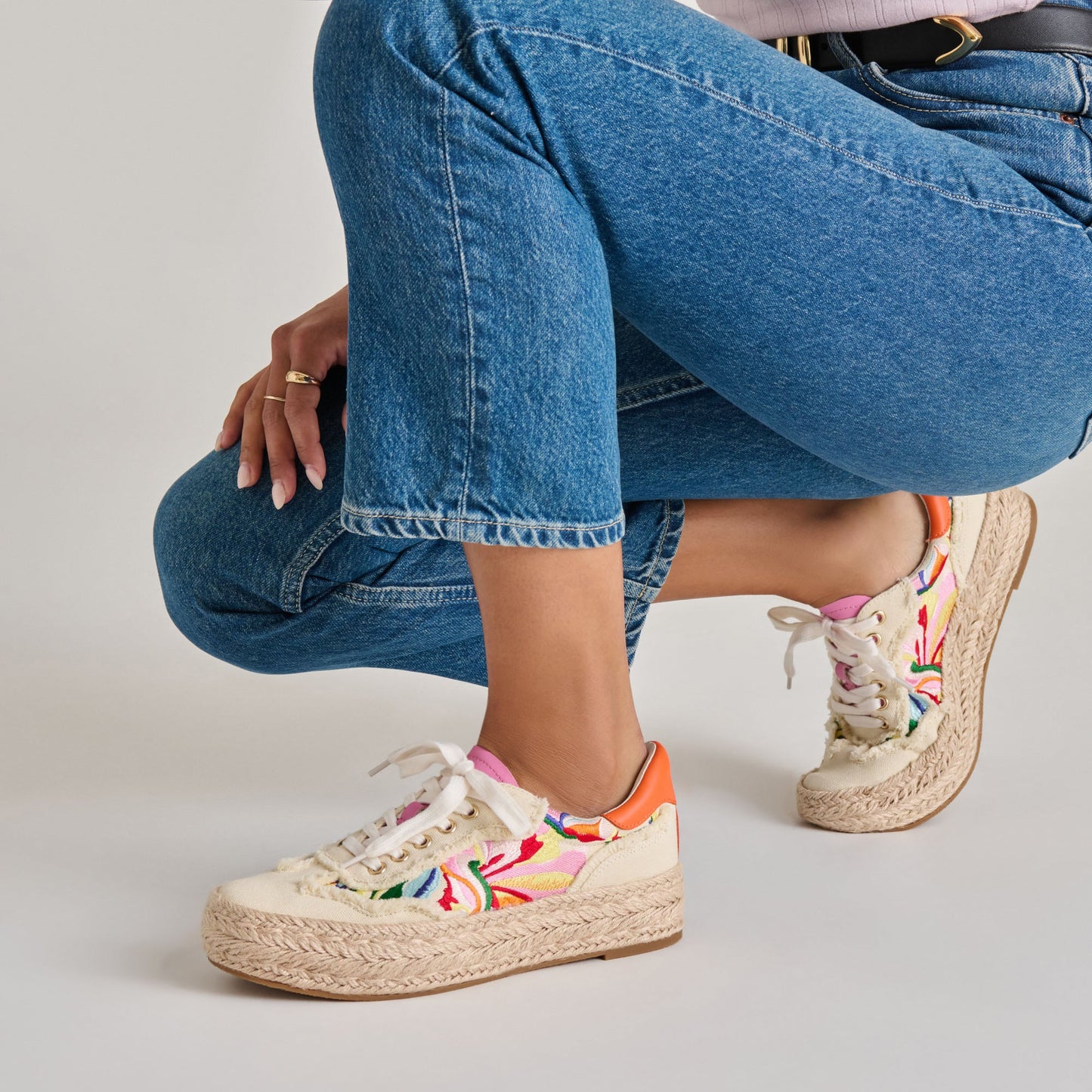 FREDY SNEAKERS FLORAL MULTI CANVAS - Dolce Vita