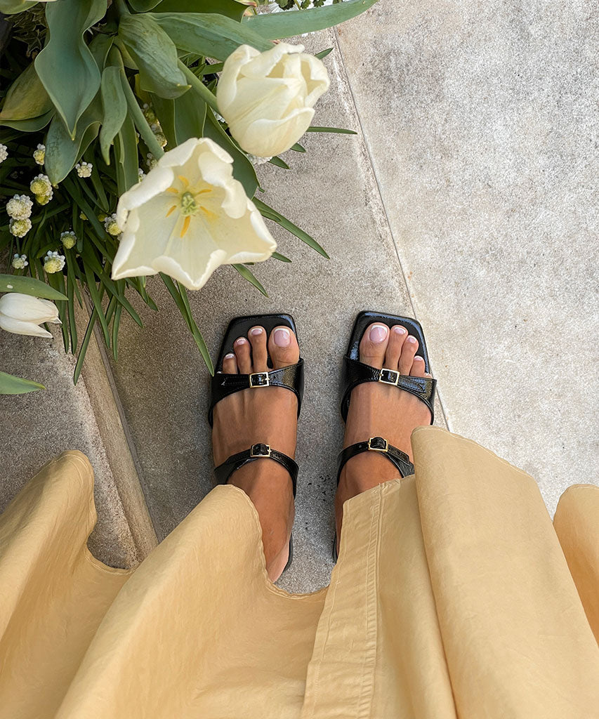 LAVERN SANDALS MIDNIGHT CRINKLE PATENT - Dolce Vita