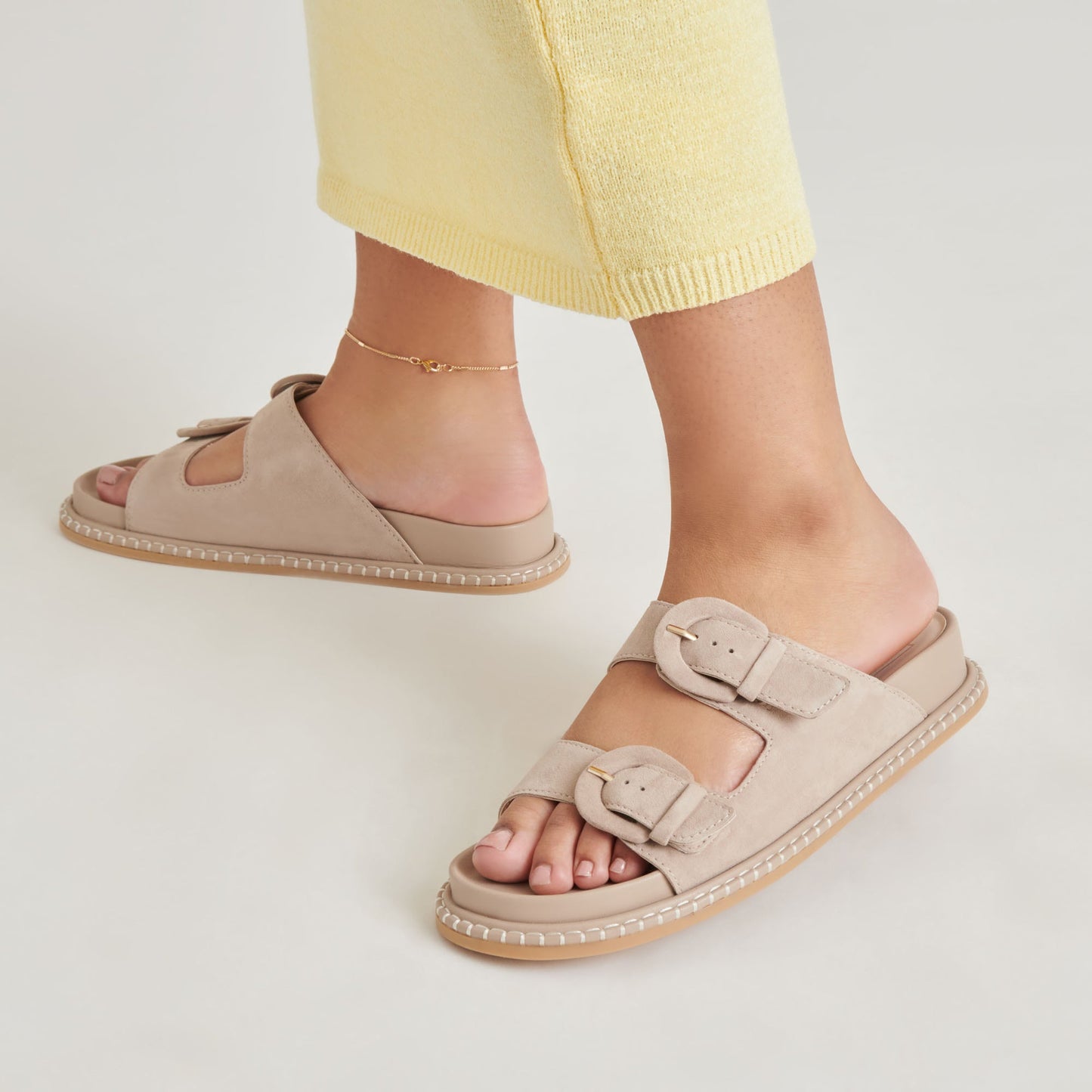 SHAUNY SANDALS DK TAUPE SUEDE - Dolce Vita