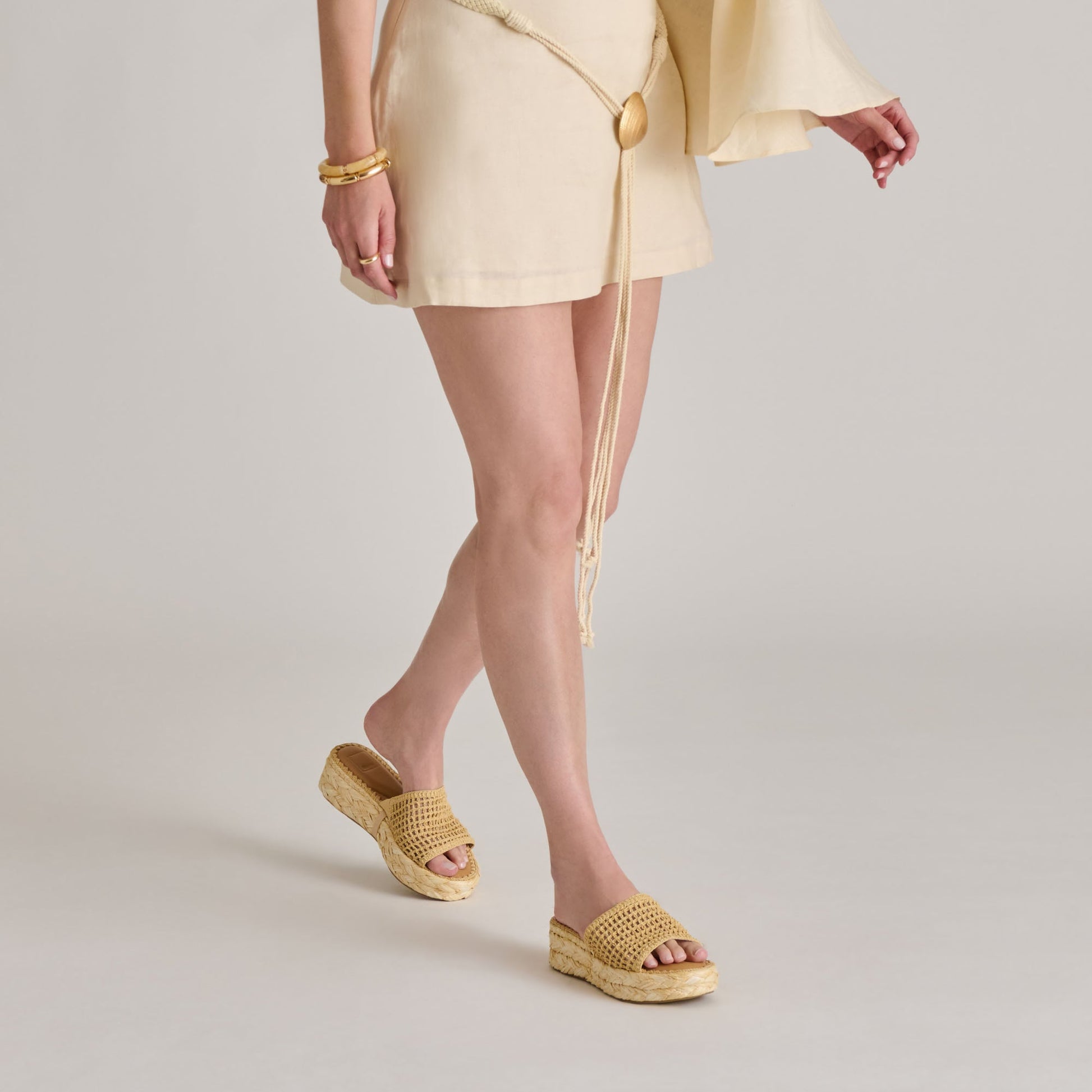 CHAVI MESH SANDALS NATURAL WOVEN RAFFIA - Dolce Vita