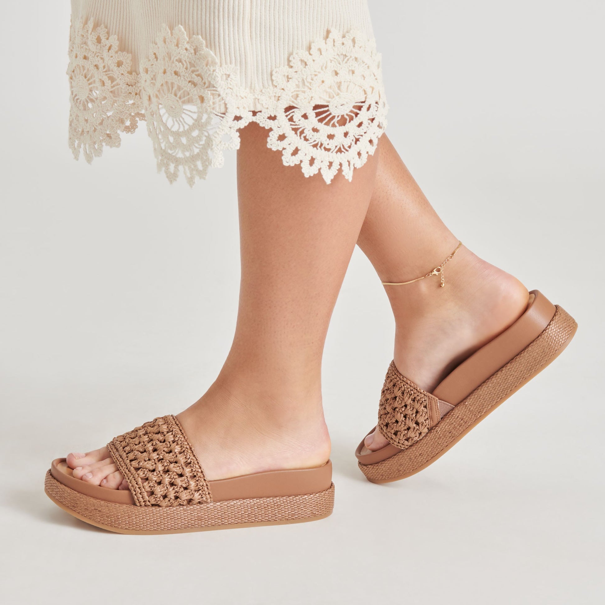 SIDONA SANDALS BROWN RAFFIA - Dolce Vita