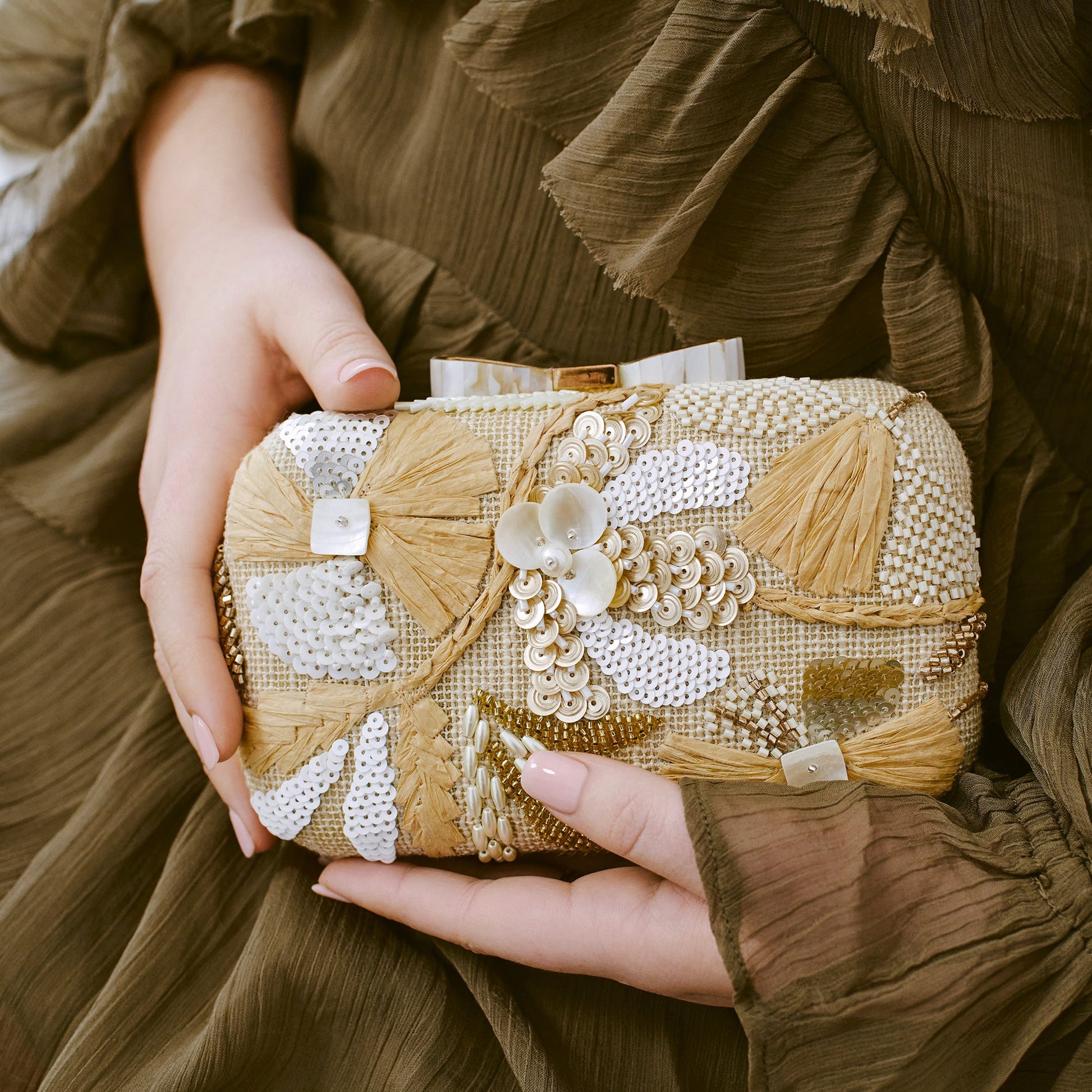 DAISY CLUTCH NATURAL MULTI BEADED - Dolce Vita