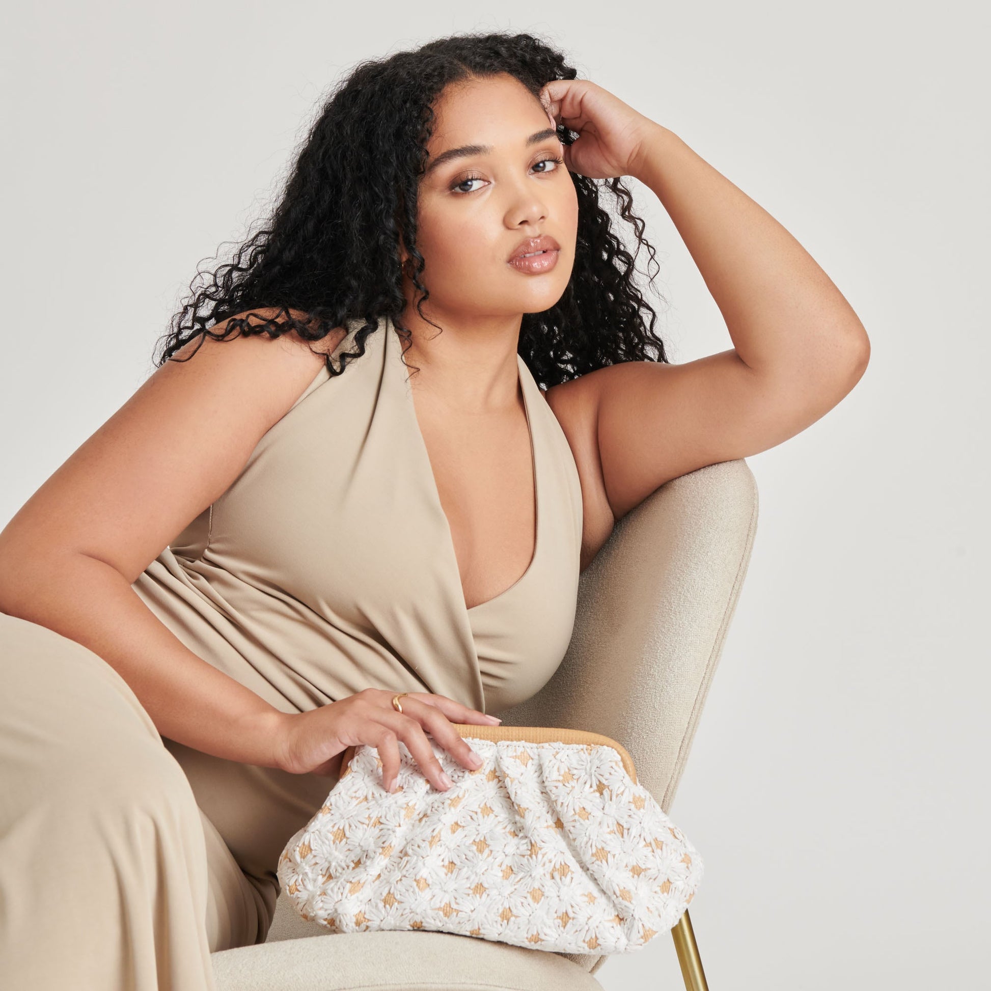 FIORE CLUTCH EMBROIDERED NATURAL RAFFIA - Dolce Vita