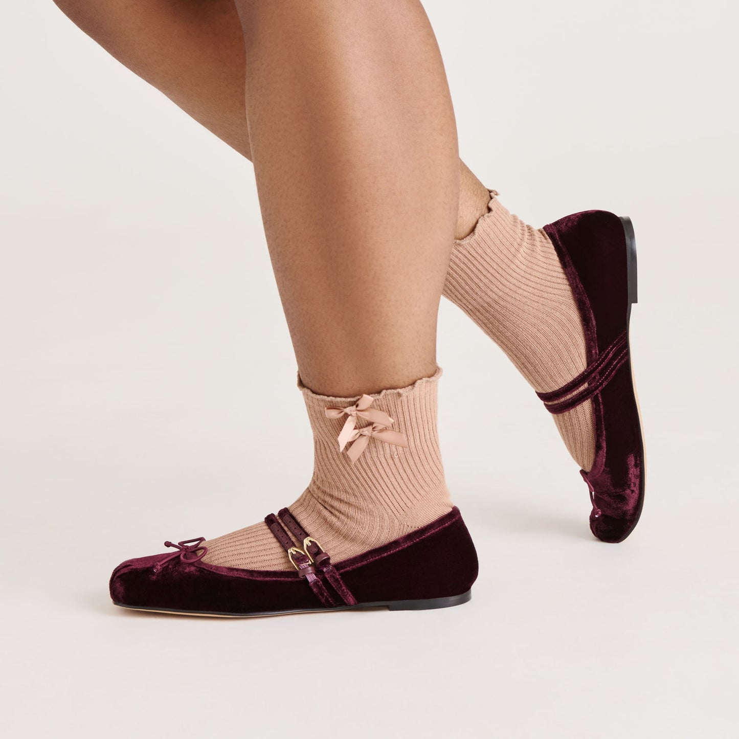 Lettuce Edge Bow Mocha Anklet Socks - Dolce Vita